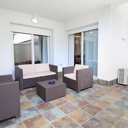 Alquiler En Residencial Porto Marina,roses, Amantes De La Bicicleta, El Running, Paseos, El Sol Y El Relax Junto A La Piscina, Un Entorno De Parques Naturales, Playas Y Ambiente Vacacional - Es-366-1 Roses